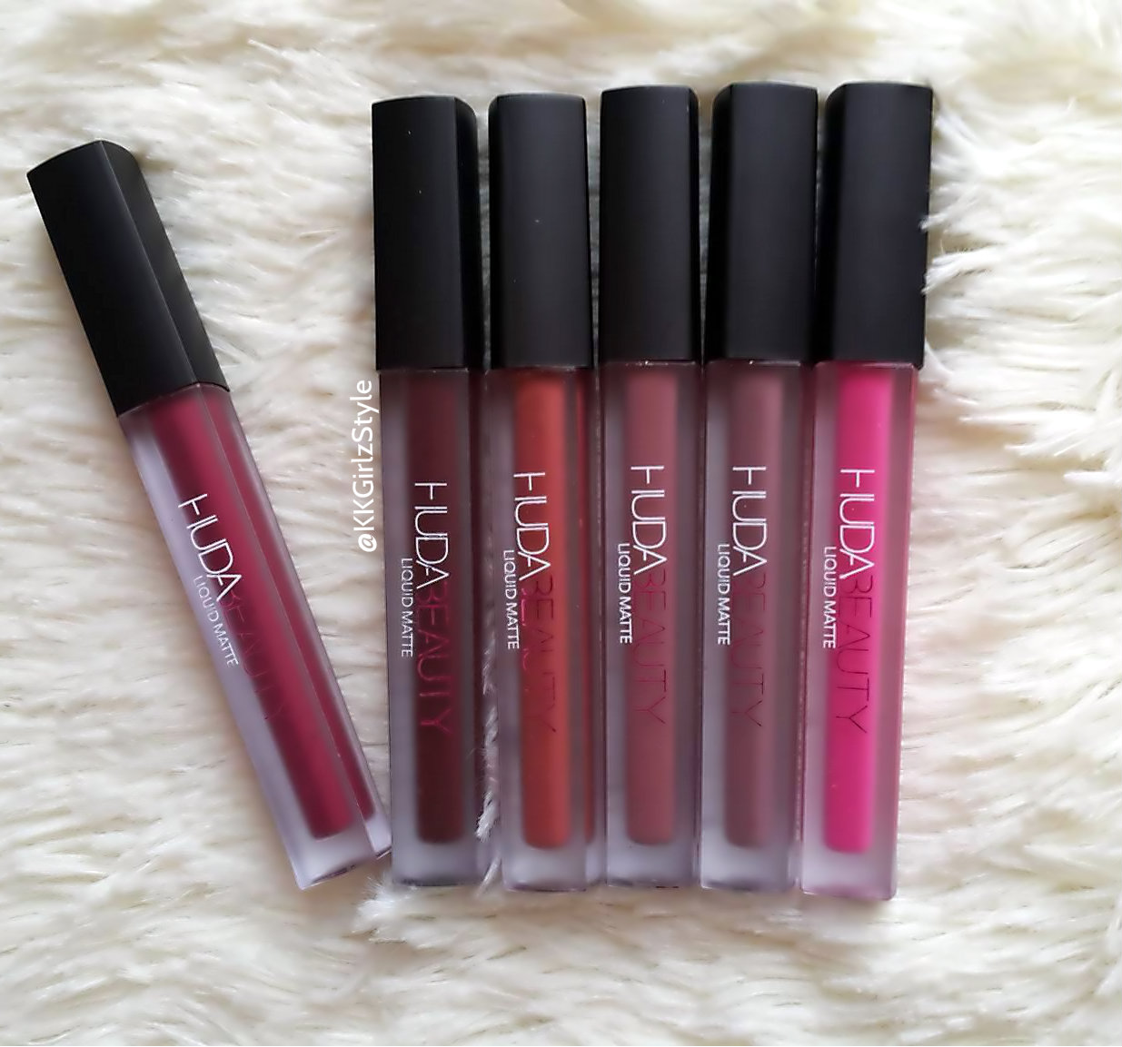 Review Lip Oil Huda Beauty: Melembap dan Menawan