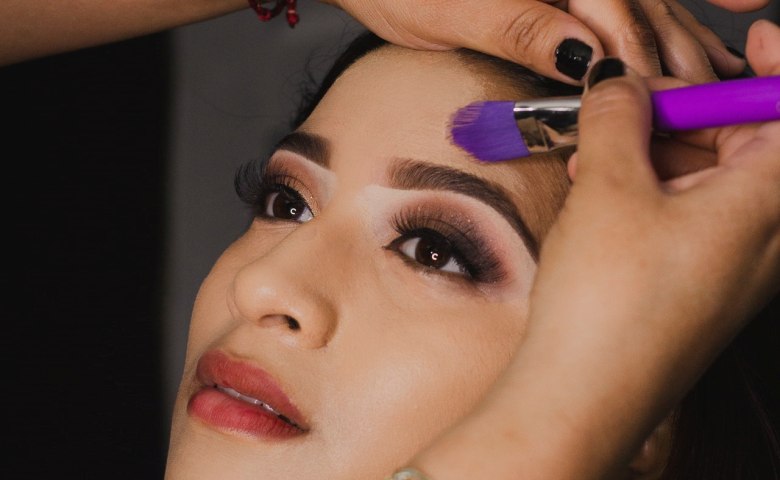 Cara Blend Concealer Supaya Tak Masuk Garisan Halus Cara Blend Concealer Supaya Tak Masuk Garisan Halus